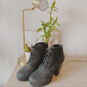 NWOT Steve Madden Suede Raspy Boots